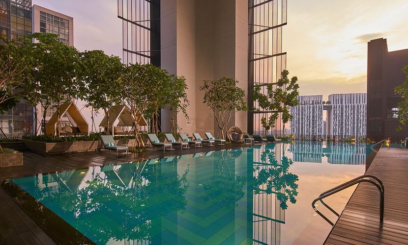 Oasia-Hotel-Downtown,-Singapore---Infinity-Pool-(Level-21)_copia